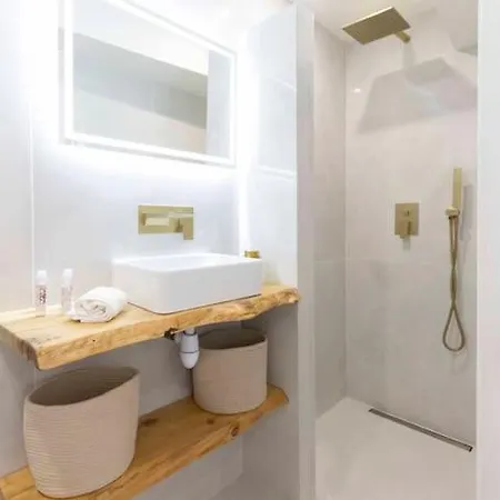 Apartment A 200m De La De Tahiti Et A Proximite Du Centre De St Tropez *